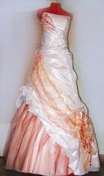 свадебное платье фата шубка сумочка