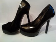 Черные лакированные туфли (39 размер) на высоком каблуке. Новые.