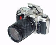 Зеркальная пленочная камера Nikon F65 с объективом AF Nikkor 28-200мм